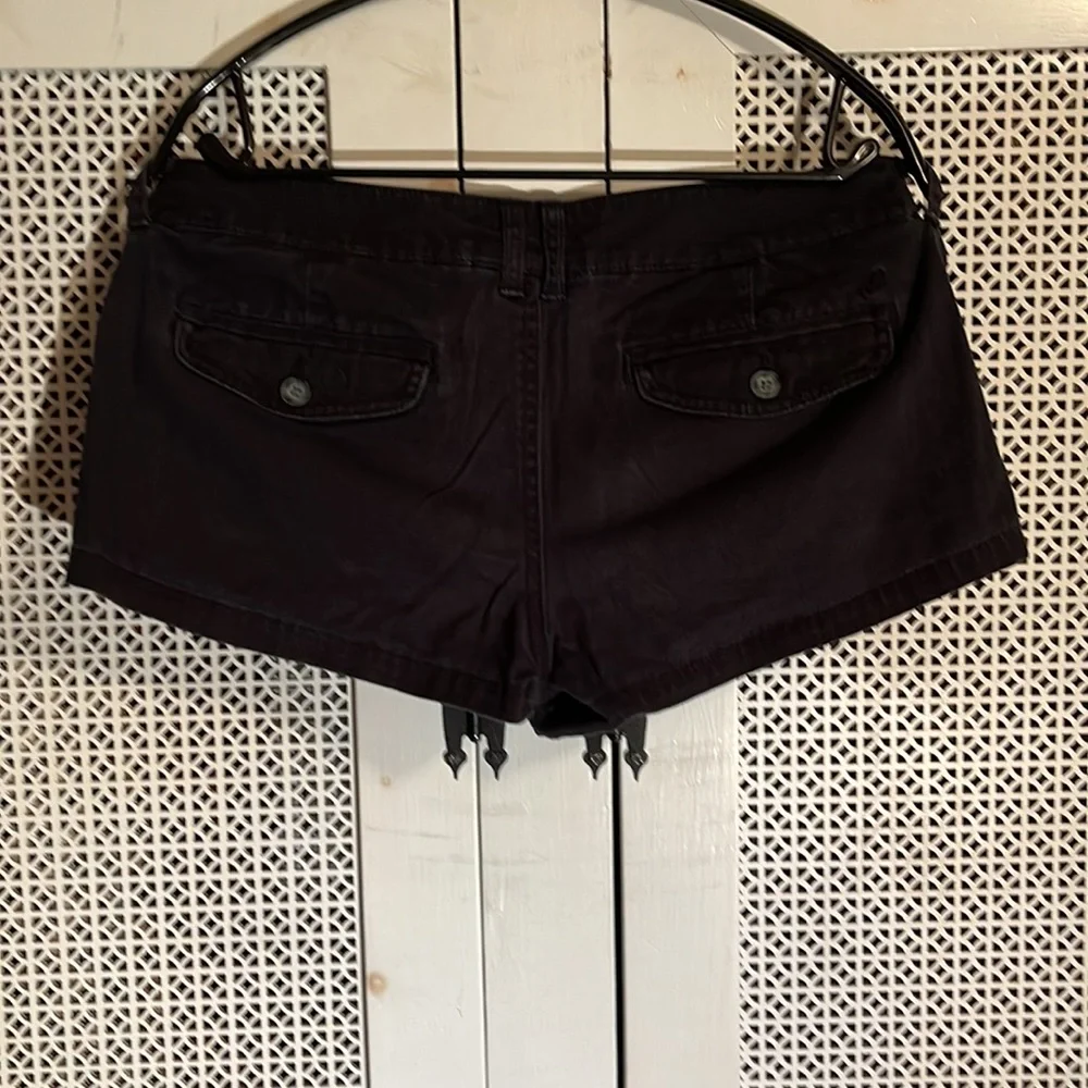 AE Shorts - Picture 2 of 3